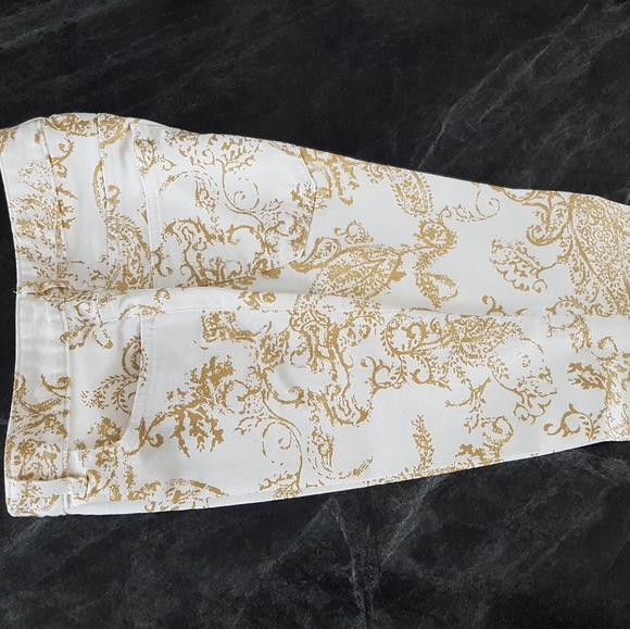 Capirs - Picture 5 of 8